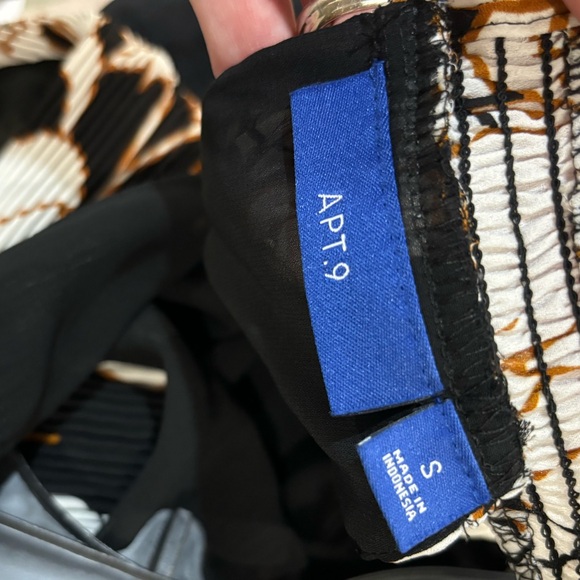 APT. 9 Pleated Floral Tank Top - Small - Picture 3 of 4